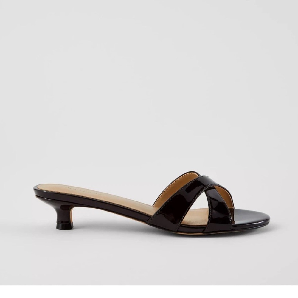 NEW $158 ANN TAYLOR Patent crossover kitten heels sandals sz 7 Rich Walnut